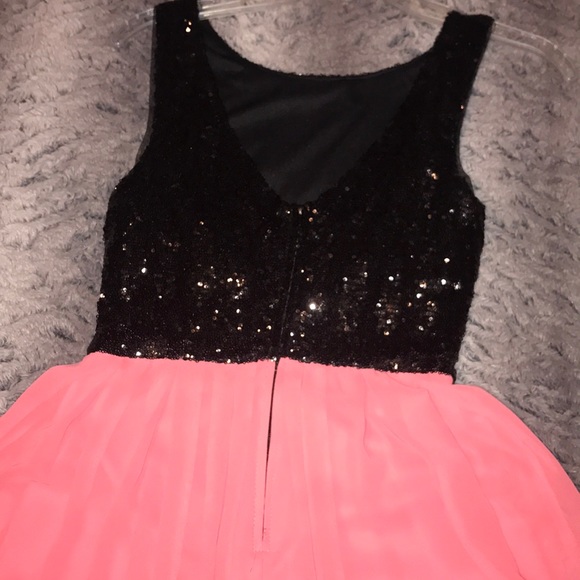 👗 - Picture 4 of 4